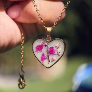 Wisiorek z żywicy serce gold GIPSÓWKA medalion