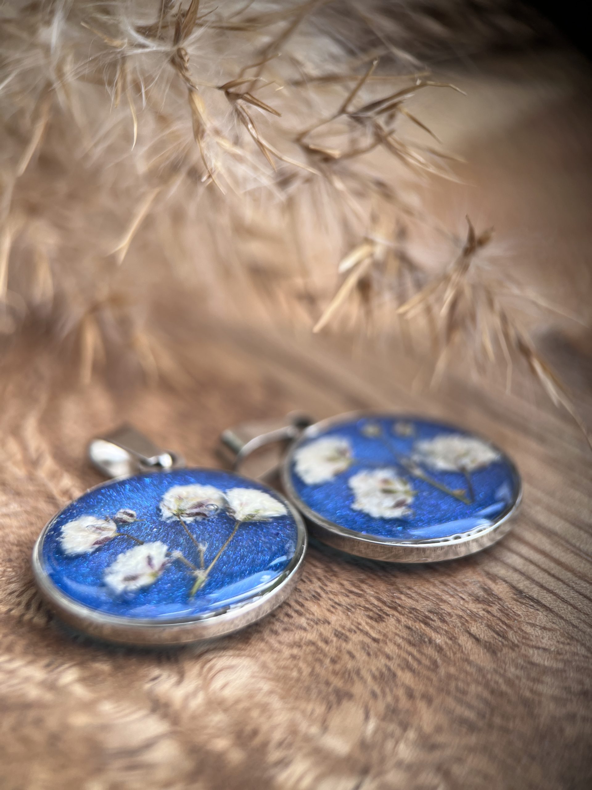 Wisiorek z żywicy kółko silver GIPSÓWKA - obrazek 3